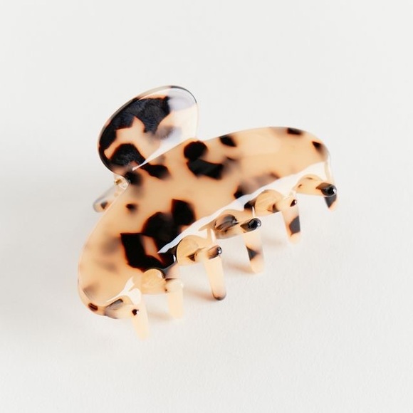 Urban Outfitters Callie hair clip, tortoiseshell. - Picture 1 of 5